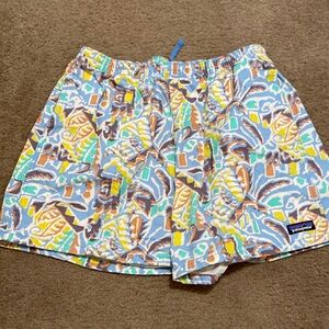 Women's Large
Patagonia Funhoggers
Shorts Thriving Planet Lago 4” NWOT